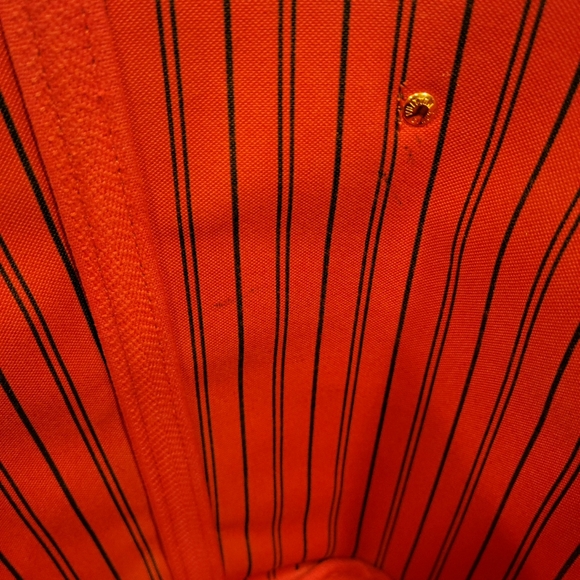 Louis Vuitton Neverfull MM - Picture 9 of 12